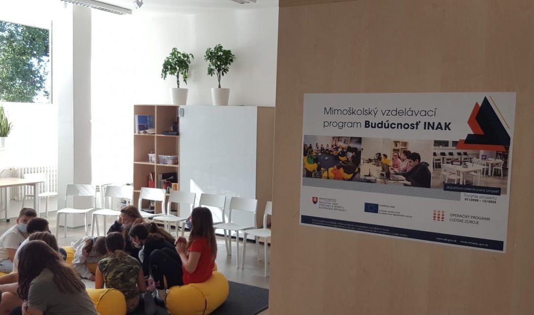Vysokoškoláci sa môžu stať mentormi v Budúcnosti INAK. Univerzita im uzná prax